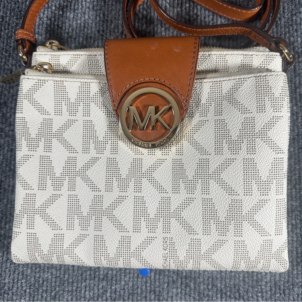 EUC Michael Kors Signature Fulton Logo Crossbody Bag Purse Beige Vanilla - Picture 7 of 7